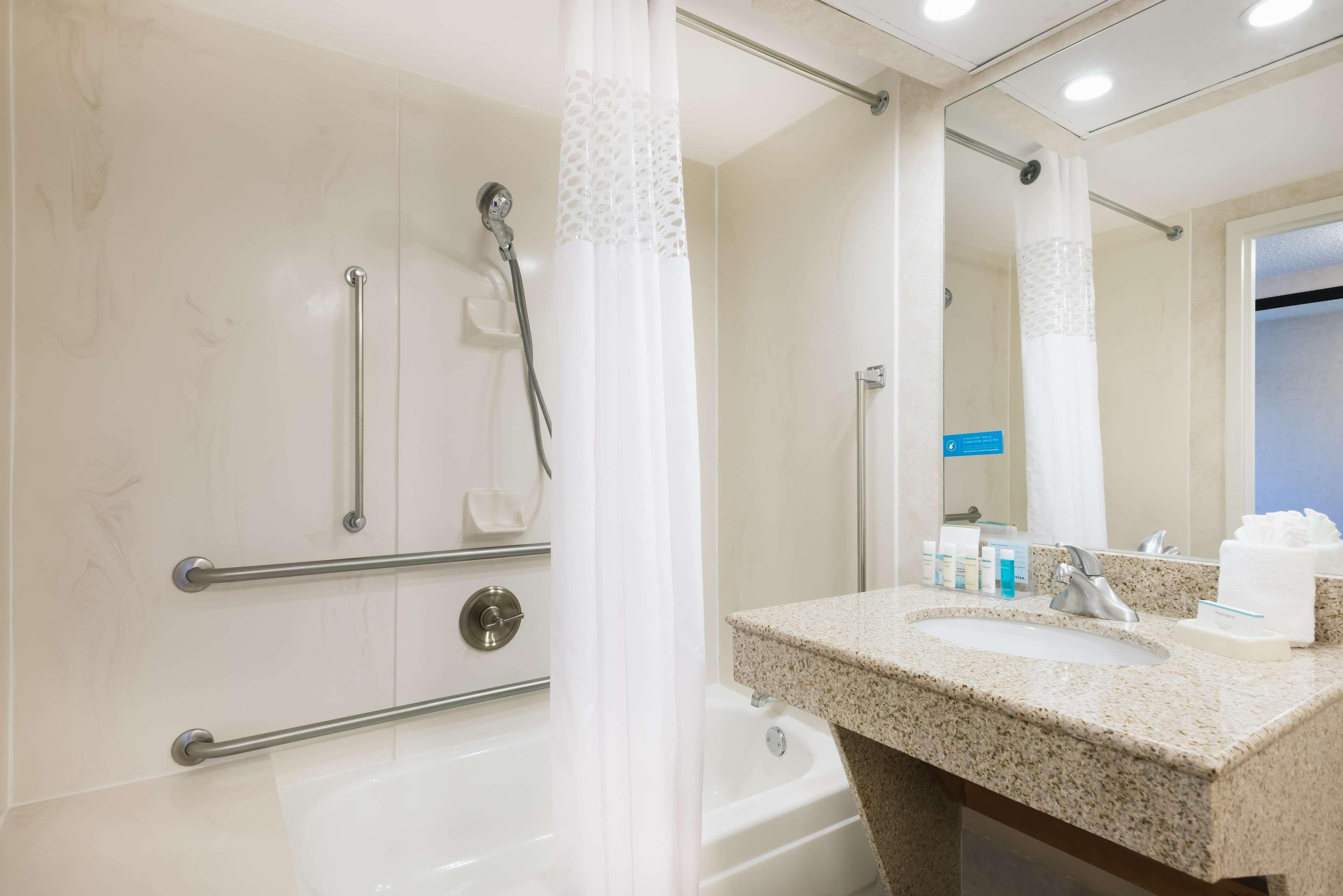 Hampton Inn West Springfield Ngoại thất bức ảnh